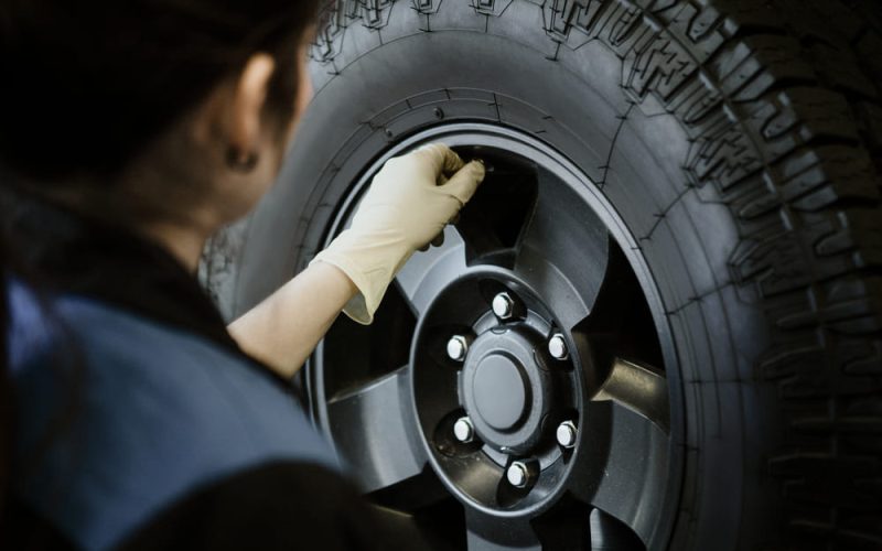 Evita gastos innecesarios: alarga la vida de tus llantas con alineación y balanceo